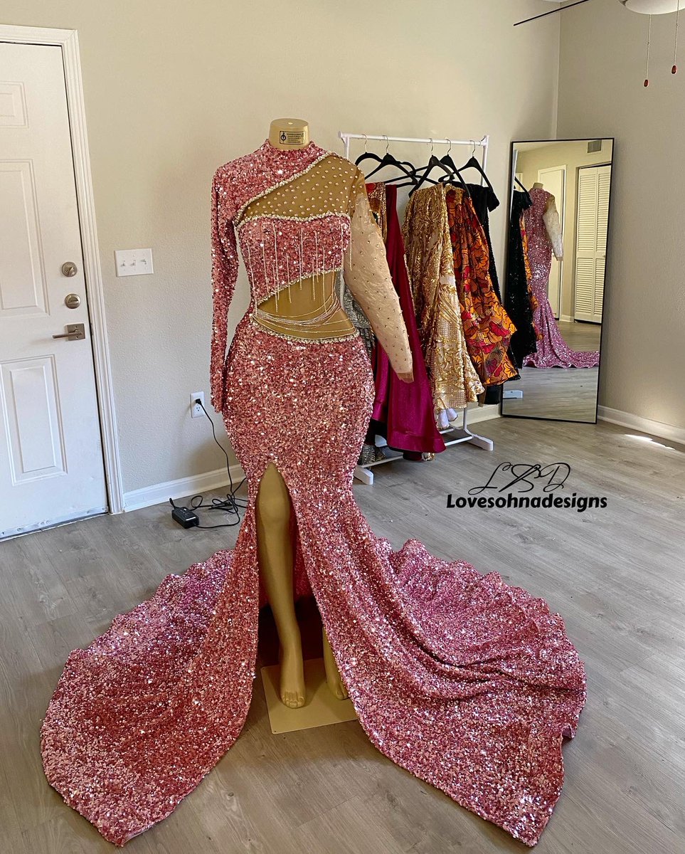 itssohnaa's tweet photo. Custom prom dress for a client 🪡💗#prom2022 https://t.co/JPNnEgguxU