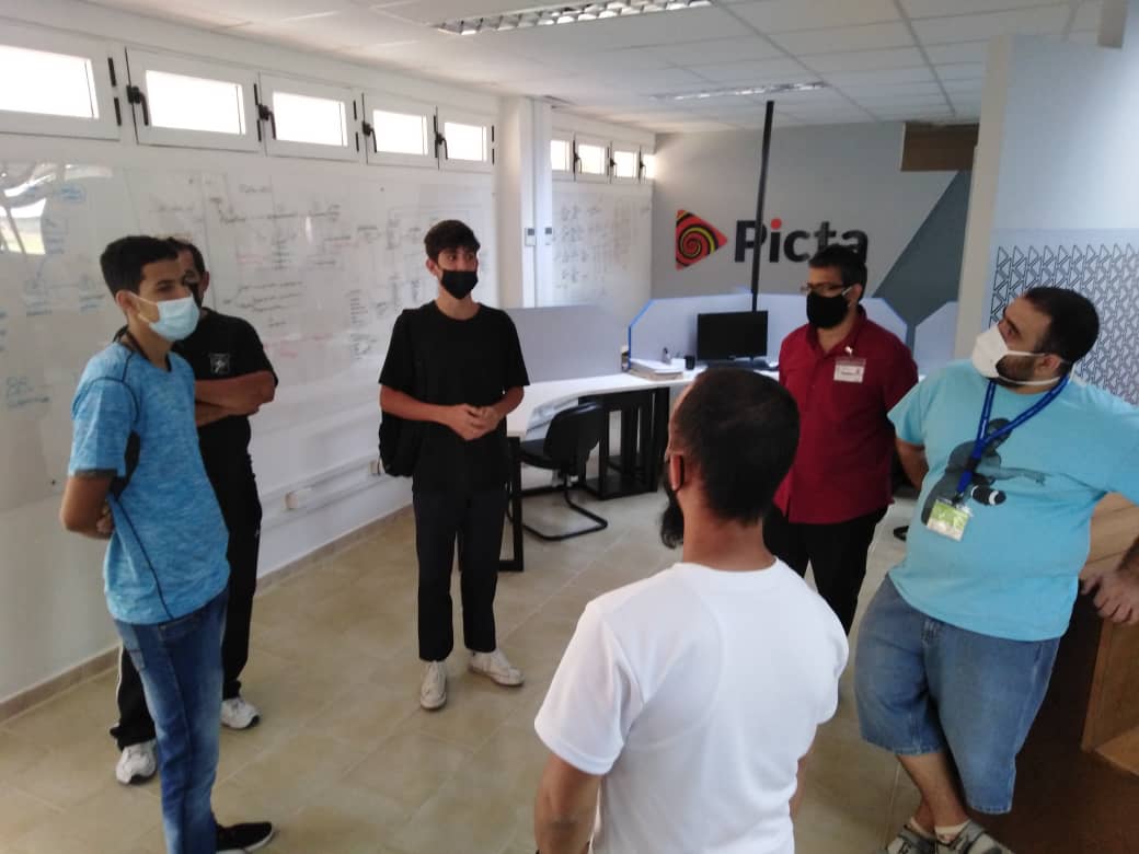 MaraLui85005402's tweet photo. ❤🇨🇺 Intercambian expertos del Parque Científico Tecnológico @PCTHabana_3CE con estudiantes del IPVCE @IpvceL, como parte de las acciones del Proyecto 1.4 #MacroprogramaCTI,conexión de jóvenes talentos con ciencia🇨🇺 #CubaVive
@DiazCanelB @InesMChapman @ElbaRosaPM @JorgeLuisPerd20 https://t.co/QKN72htBbi