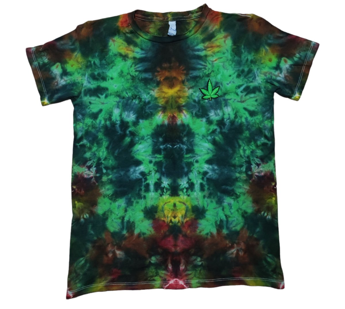 Nuestra nueva edición limitada "420" Tallas M a XXL.

#420 #Aktistiedye #tiedyemty #tiedye #psychedelicart