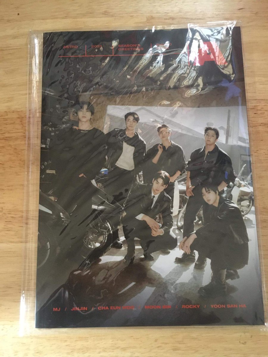 YATs_StorePH's tweet photo. LFB 
ASTRO SG2021
PHOTOBOOK 100
SG CALENDAR 2021 _ 110 
+10PF + LSF 
ONHAND 
DM TO AVAIL https://t.co/cTkaqk2Tcp