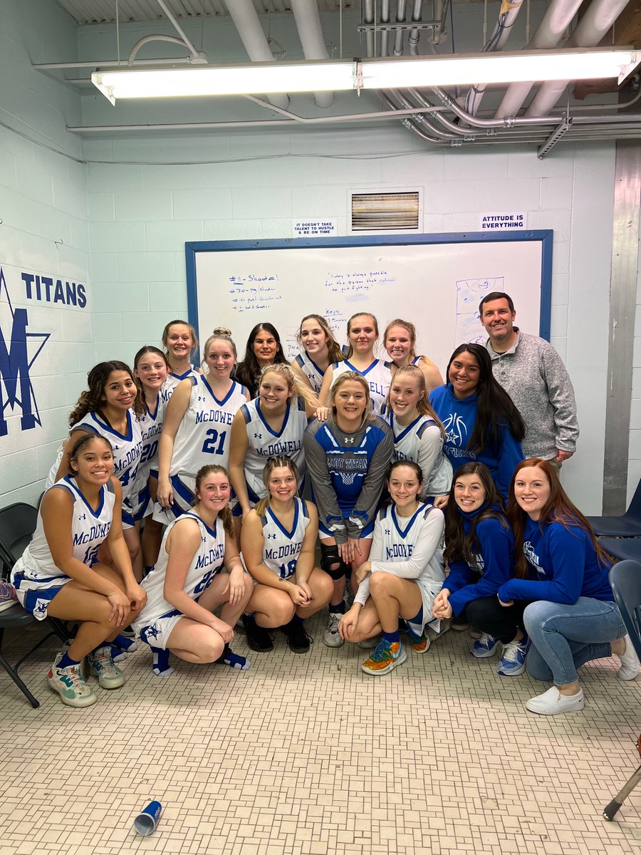 ladytitanwbb's tweet photo. Missing basketball season right now. Canβt wait for 22-23!!!
#buildtheblue https://t.co/8l1XWkRzus