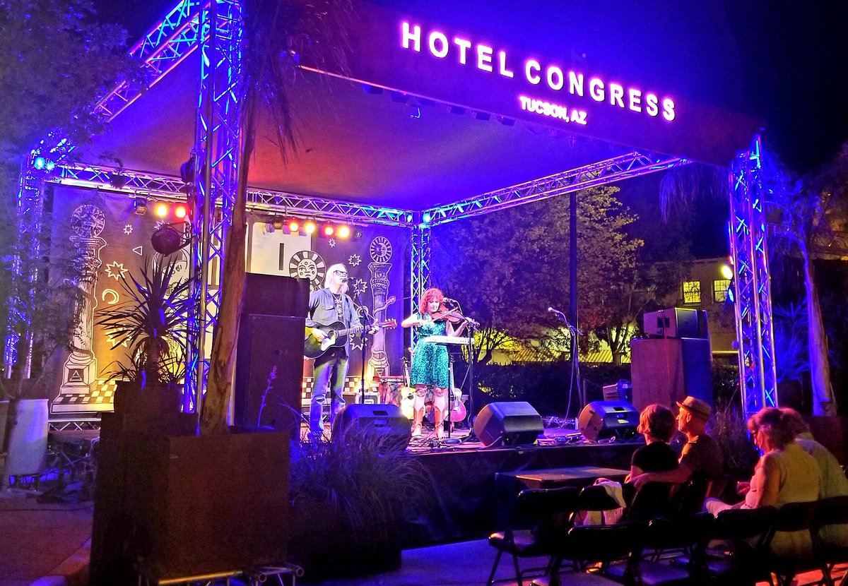 Birds fly south. Listening to the Mastersons live, here in a someplace soft where the pace is slow.