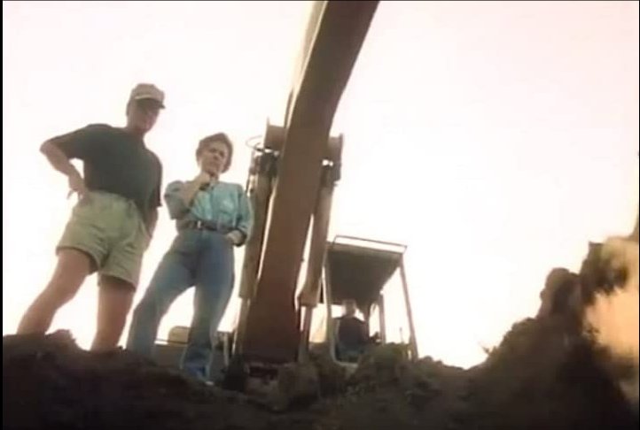 AngusKohm's tweet photo. Grave Secrets: The Legacy of Hilltop Drive (1992) by #JohnPatterson
w/#PattyDuke #DavidSoul #FrancesBay
Residents of new homes experience strange phenomena and find out that their houses are built on a former cemetery.
Based on a #TrueStory !
#Horror
#TrashOrTerrorTuesday https://t.co/bF9IdR87SI