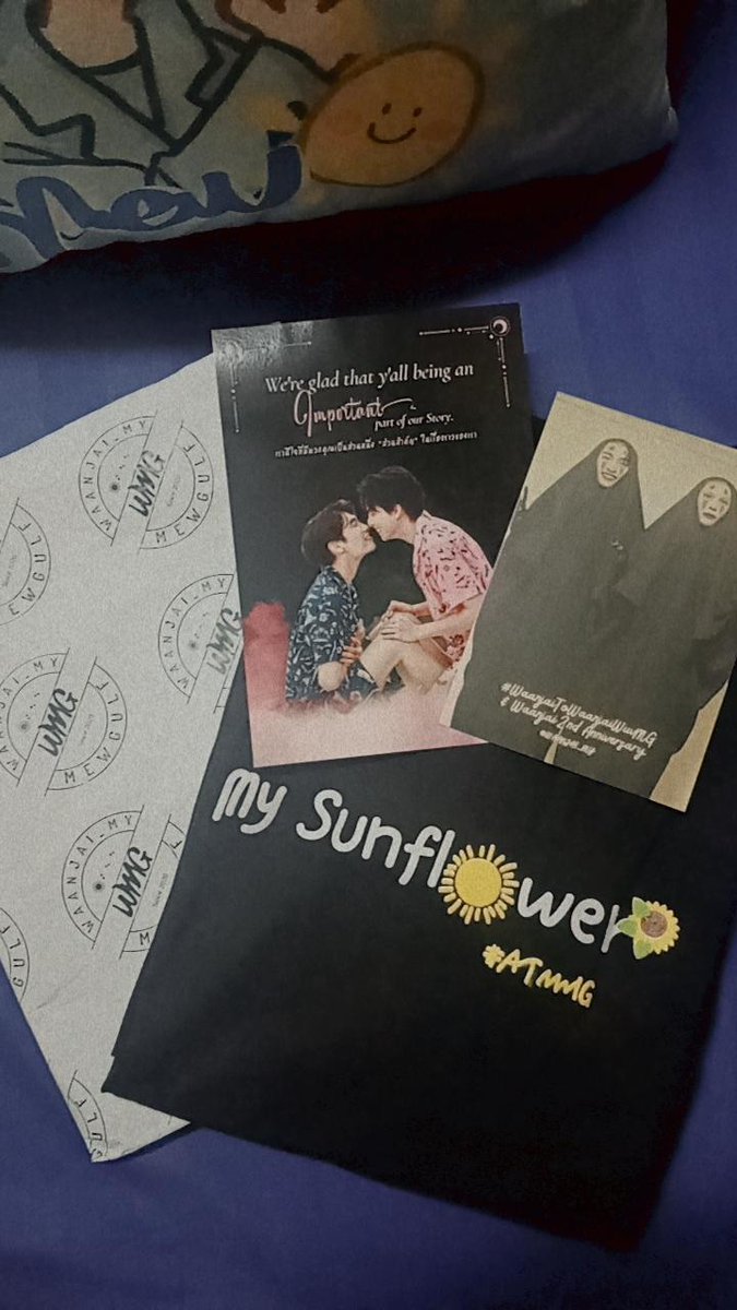 somsmote's tweet photo. Get busy with life nowadays but this brings smile on my face😍 Thanks to #ATMMG teams for the shirt and a card. And to my beloved GO-nim @Waanjai_my Thanks for the beautiful wrap and of course the postcard 🤣🤣
#หวานใจมิวกลัฟ https://t.co/yAZ6FleSeK