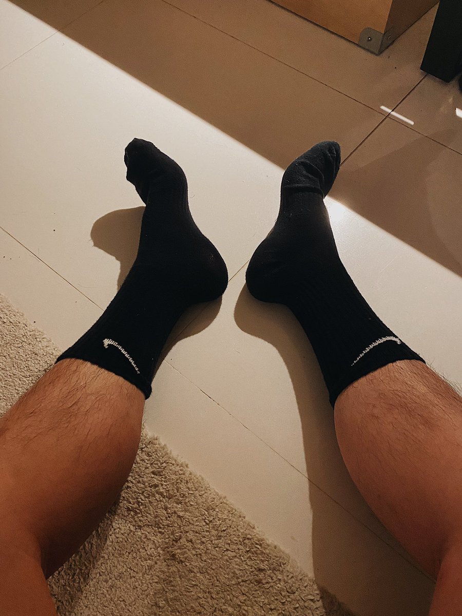 feetyouup's tweet photo. About last night…
#blacksocks
#黑襪
#腳控
#毛腿
#襪控 https://t.co/Q5TM1ygDnE
