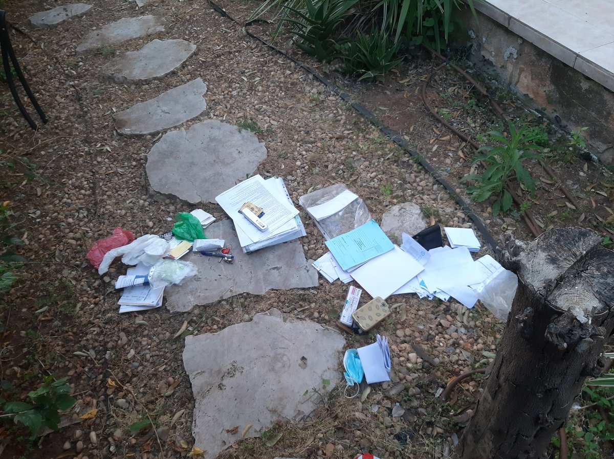 Olly_Alcoholly's tweet photo. someone broke into our house last night...

Stole a credit card and a laptop with a lot of important work on it. https://t.co/cnluBZF2ox