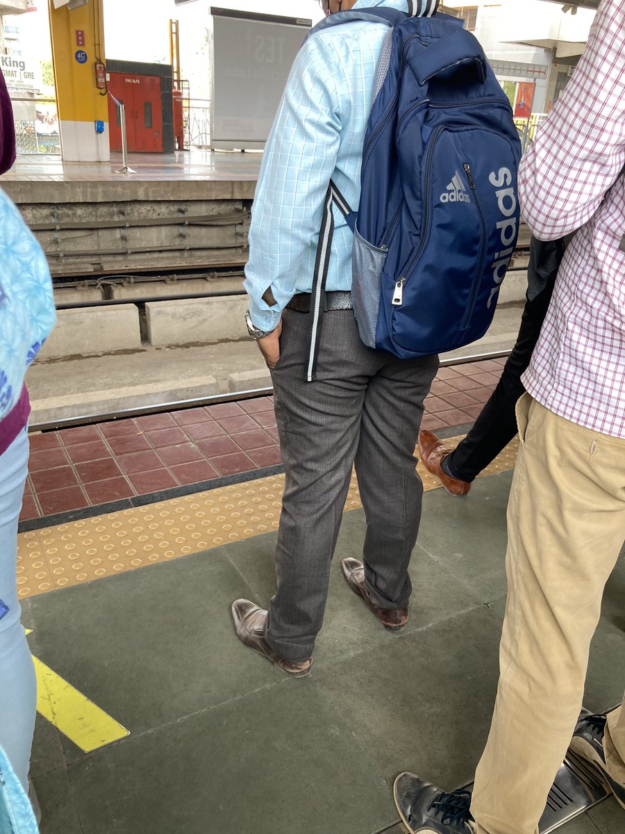 18Utekar's tweet photo. @MumMetro Team, in recent days I’ve been noticing that people/passengers don’t follow basic metro rules i.e standing where the Yellow Arrow is marked; they stand next to the original line. And that leads to congestion at the door while getting in. TBC in next tweet.. https://t.co/H3ihSE1DIJ