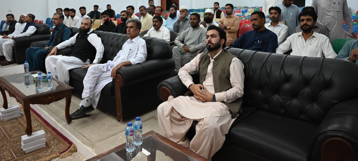 بی آر سی تربت میں افطار ڈنر کاانعقادکیاگیااس موقع پر آئی جی ایف سی بلوچستان (ساؤتھ)میجر جنرل کمال انور چوہدری سمیت ضلعی انتظامیہ کےافسران فیکلٹی ممبران اوربی آرسی کےطلباءنےشرکت کی

آئی جی ایف سی کاخطاب کرتےہوئےکہنا تھاپاکستان اور #بلوچستان کامستقبل نوجوانوں کے ہاتھ میں ہے
#Turbat