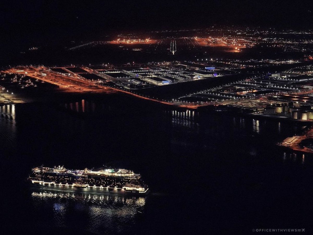 air_comment's tweet photo. #barcelona
#travelphotography #instatravel #instaaviation #planespotters #aviationspotters #avigeeks #aerotrastornados #cockpitview #fromthecockpit @officewithviews https://t.co/FpHk2vcjjL