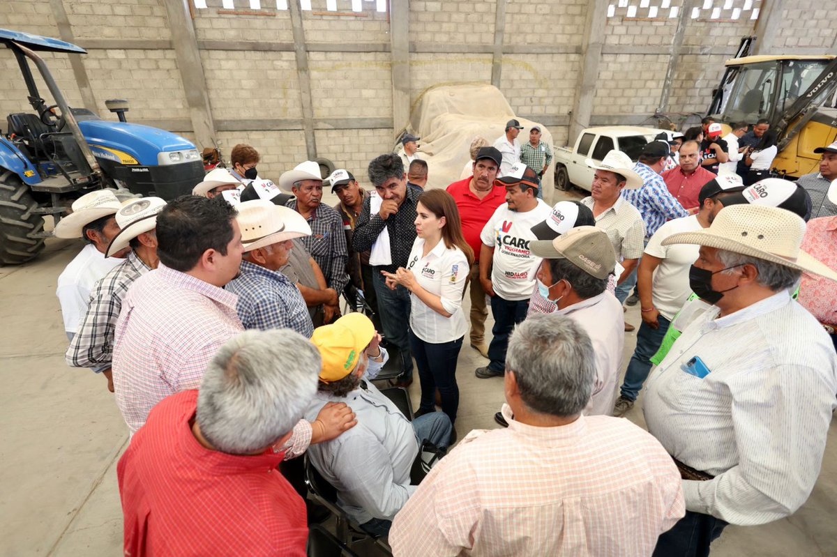 caroviggiano's tweet photo. Me reuní con presidentes de usuarios de los diferentes distritos de riego en #Hidalgo. Vamos a #DarleCampoAlCampo con más capacitación, asistencia técnica y reducción de tarifas eléctricas para uso hidroagrícola.

#LlegóLaHora #CaroGobernadora #EsTiempoDeLasMujeres https://t.co/pmsodCzVlS