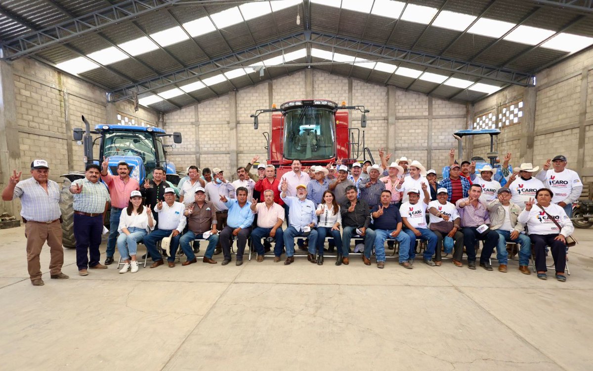 caroviggiano's tweet photo. Me reuní con presidentes de usuarios de los diferentes distritos de riego en #Hidalgo. Vamos a #DarleCampoAlCampo con más capacitación, asistencia técnica y reducción de tarifas eléctricas para uso hidroagrícola.

#LlegóLaHora #CaroGobernadora #EsTiempoDeLasMujeres https://t.co/pmsodCzVlS