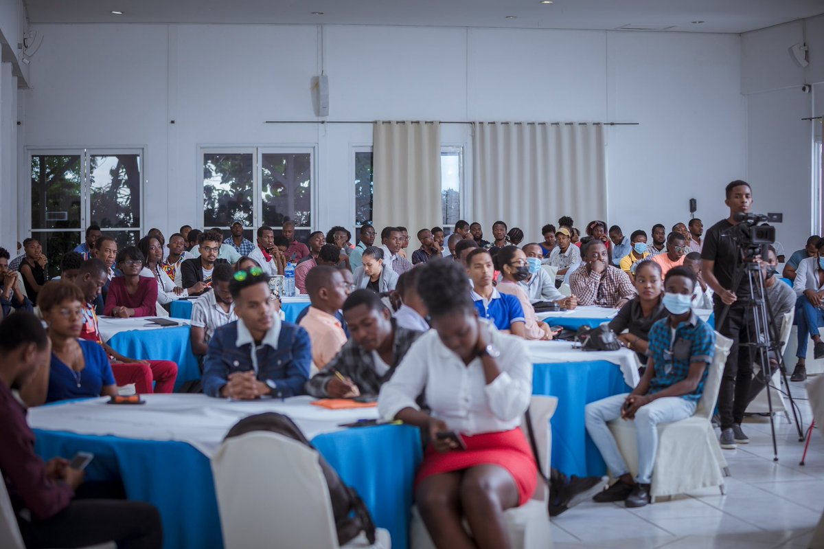 marcalainb's tweet photo. Lundi dernier au lancement des formations #Creatics avec 166 créatifs et l’Ambassade de Suisse en Haïti.
I truly love what I do and I am grateful for the amazing people I get to work with everyday!
Thank you all, Thank you @banjHT!
🔥 Pics by @MDiedson https://t.co/qoydaiGbY3