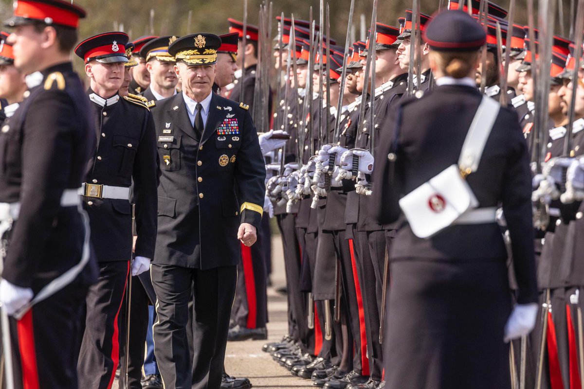 ArmyCGS's tweet photo. The visit by the Chief of Staff of the US Army, General James C McConville, to represent Her Majesty The Queen at The Sovereign’s Parade and deliver the 75th Kermit Roosevelt Lecture reinforces the strong bonds and shared history that unite @USArmy and @BritishArmy. https://t.co/BpScvgD4wn