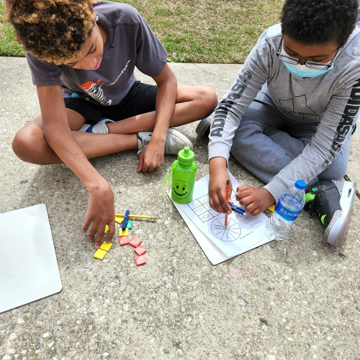 CheckOnChelsie's tweet photo. Because reviewing Quadrilaterals is always more fun outside! 😁☀️ https://t.co/ujcXukMcOj