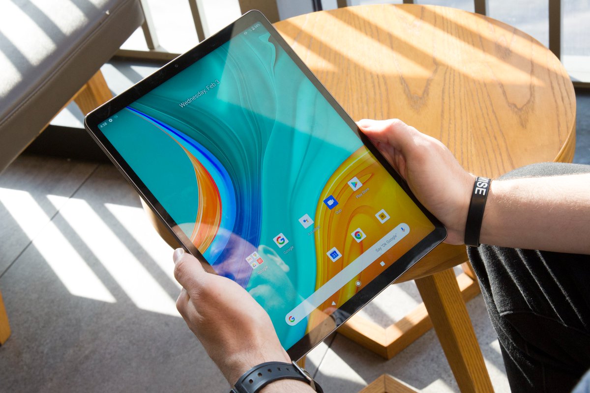 chuwidotcom's tweet photo. 💥Only $209！A productivity machine designed for work, school, and play, is the CHUWI #HiPadPlus. At 11 inches this tablet comes with a keyboard dock that easily converts it from a tablet to a laptop.  Get the CHUWI HiPad Plus at a discounted price now! https://t.co/en6l7azTS1 https://t.co/tDmBsUMzvd