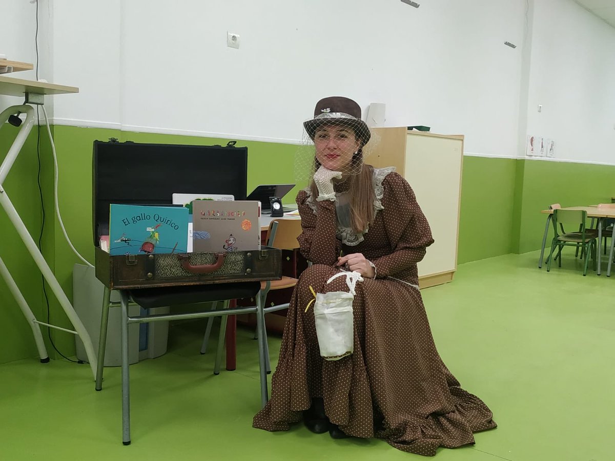 CEIPCLARACAMPO2's tweet photo. Celebrando la semana del libro.!!!!
Nos ha visitado una persona muy especial que nos ha introducido en el fantástico mundo de los cuentos. https://t.co/fA42cEgxBi