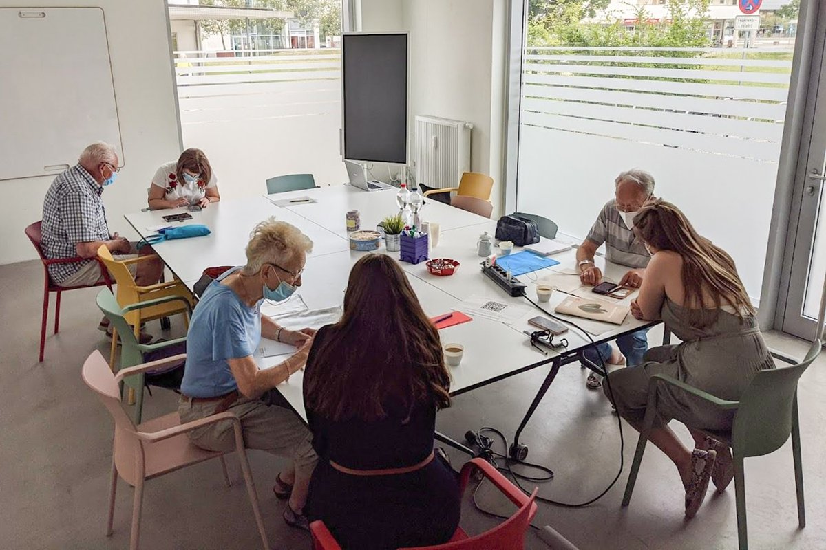 Die #Smartphoneschule #Wolfsburg 📱 vom #Coworkingspace <a href="/Schiller40/">Schiller 40</a> der <a href="/Stadt_Wolfsburg/">Stadt.Wolfsburg</a>  und Studierenden der #Ostfalia Hochschule ist unser Thema in Episode 63:

➡️ logbuch-digitalien.de/podcast/episod…

#Podcast #Smartphone #Digitalisierung #Braunschweig #Radio #Niedersachsen #Senioren