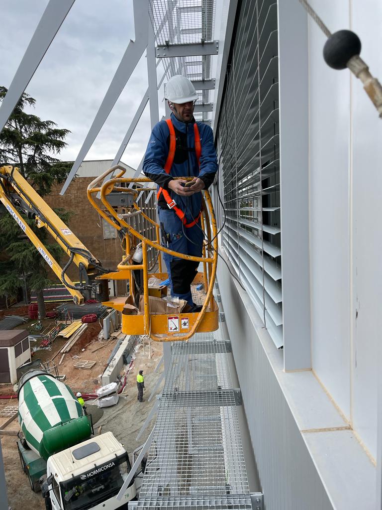 GriesserIB's tweet photo. ➡️#Instalación de 48 #persianasgraduables de #aluminio "Solomatic" en la obra #ParcTaulí en #Sabadell.

Fenomenal trabajo de nuestro #SAT oficial en #Cataluña #BUOSAT.🙌

#OfficialPartner #OneGriesser #inspiredbythesun #protecciónsolar #GriesserSAT #facilityservices @Buodomotica https://t.co/U7rnAf5eB5