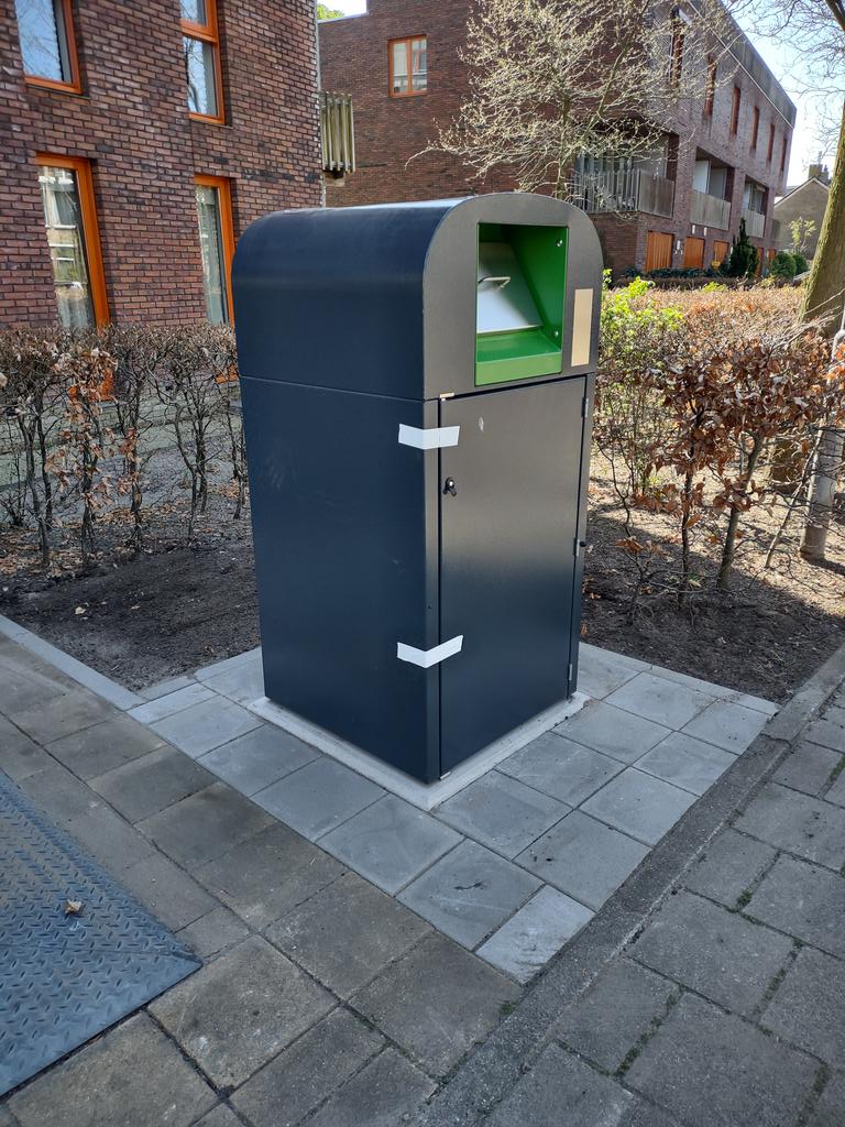 xs2dan's tweet photo. @GemDiemen Waar zijn deze voor? GFT- of restafval? https://t.co/nloUqFMOtb