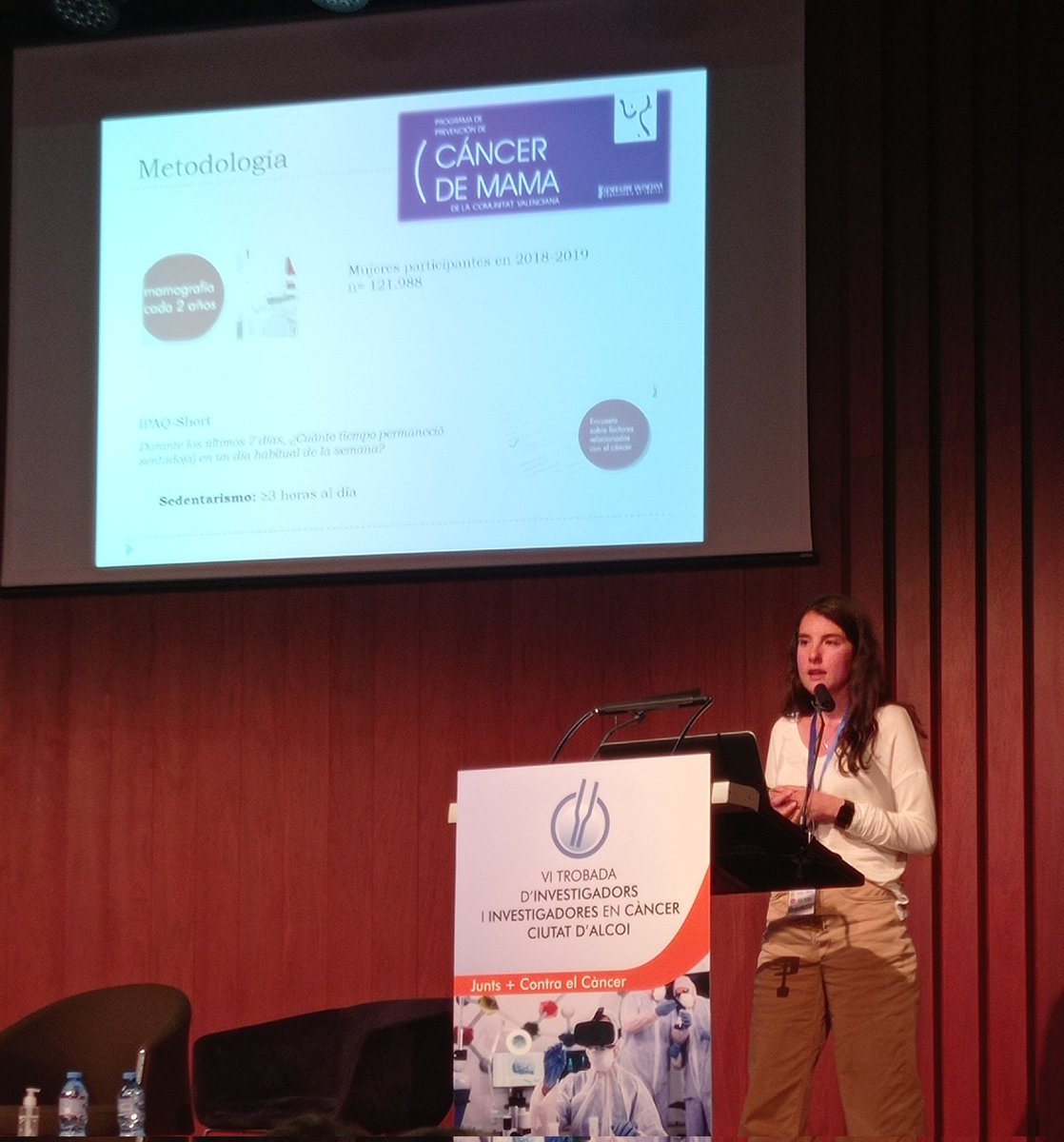 Trailalcoi's tweet photo. Marina Pinto Carbó, Fundación FISABIO.
El sedentarismo como factor de riesgo del cáncer de mama: una perspectiva de género y equidad.
#6eicalcoi2022 #TrailSolidariAlcoi https://t.co/rkTGN3Xwda
