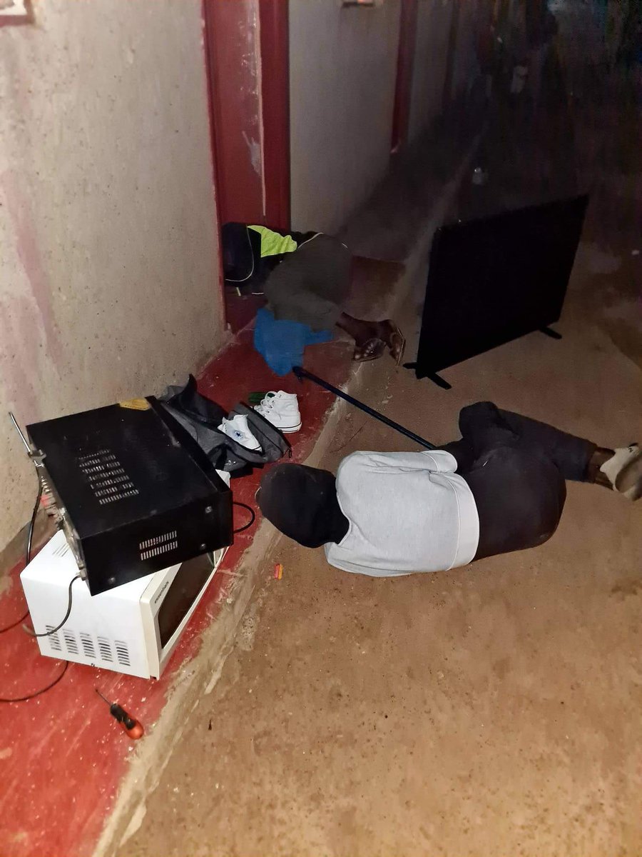 Thisthat_Acadmy's tweet photo. Thieves caught sleeping after house robbery

I have contact numbers zikagogo 🤣🤣🤣

MacG | Sihle Zikalala | Gogo | Rosemary Ndlovu | Julius https://t.co/SHw8wX1oy4