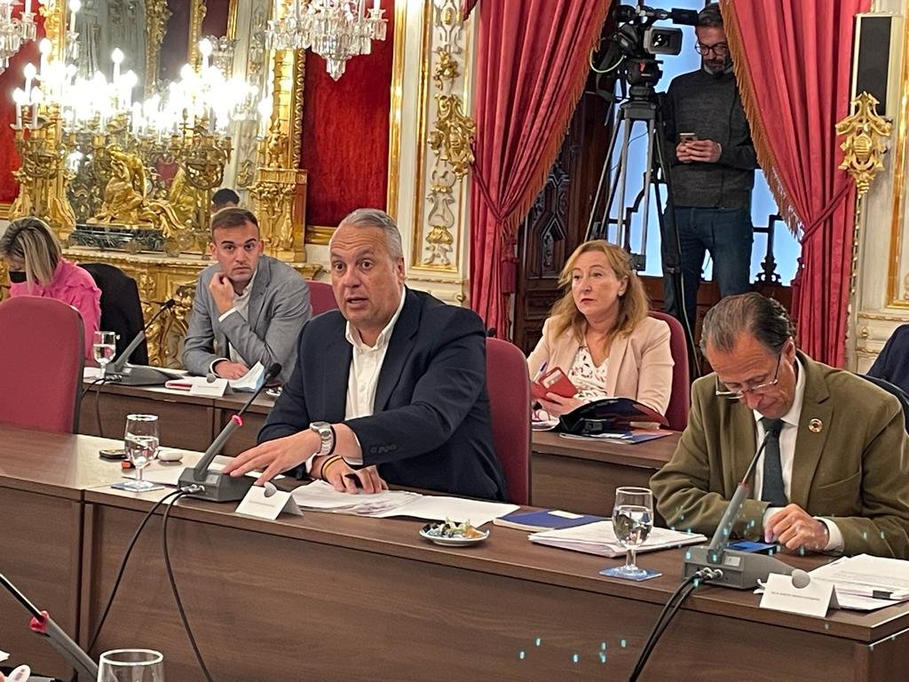 PSOEDipuCadiz's tweet photo. .@JCRuizBoix defiende que la @AndaluciaJunta redacte el proyecto y ejecute, a la máxima brevedad, la presa sobre el arroyo #Gibralmedina con objeto de garantizar los recursos hídricos del #CampoDeGibraltar, así como los de la vecina comarca malagueña de la #CostaDelSol. https://t.co/Ud8zekCY0C