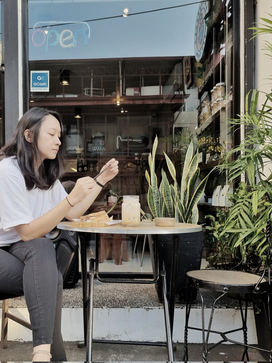 chiefjusticeboj's tweet photo. Normalize coffee dates with yourself. https://t.co/xTBrJNS4IM