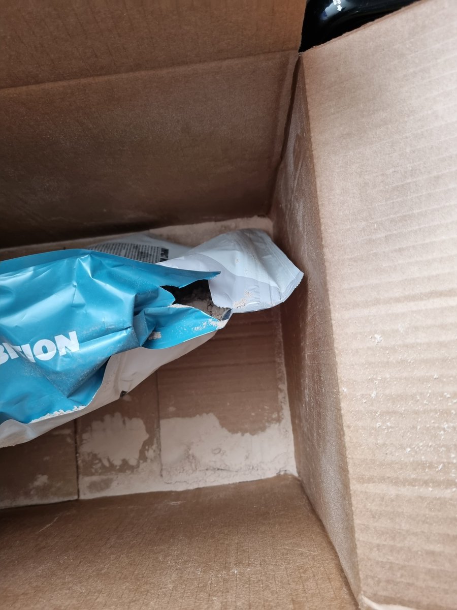 ScienceTeachTw1's tweet photo. @Myprotein pack arrived damaged, unable to send without modifying photos that I can't do. Send me an email address please, this is absurd. https://t.co/55muqqpRNo