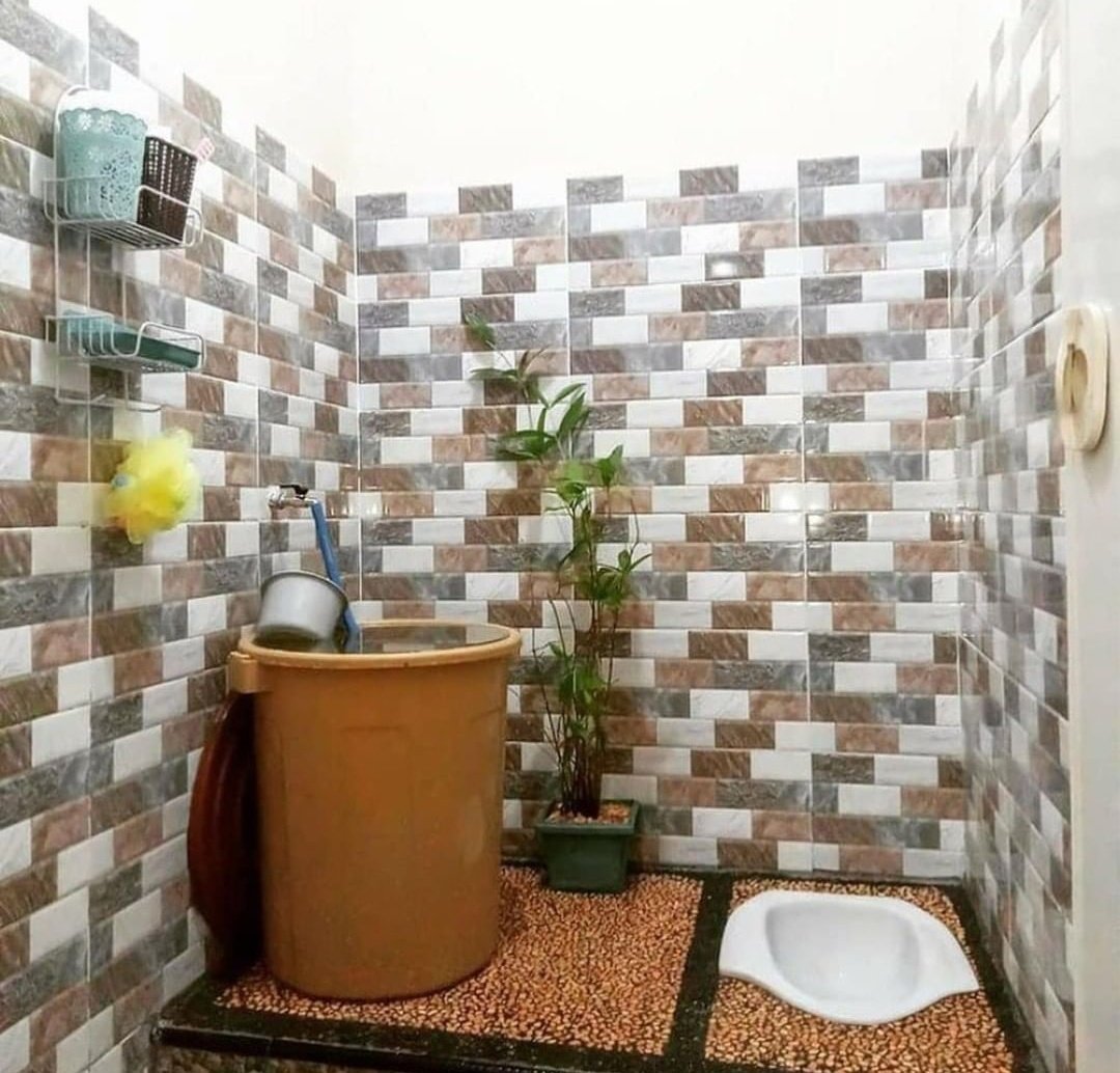 IdeDekor's tweet photo. Tim toilet jongkok suka toilet yang mana nih? 👀
dan apasih plus minusnya pake toilet jongkok menurut kalian?

Reply di bawah ya 👇 https://t.co/fnBlUnidg3
