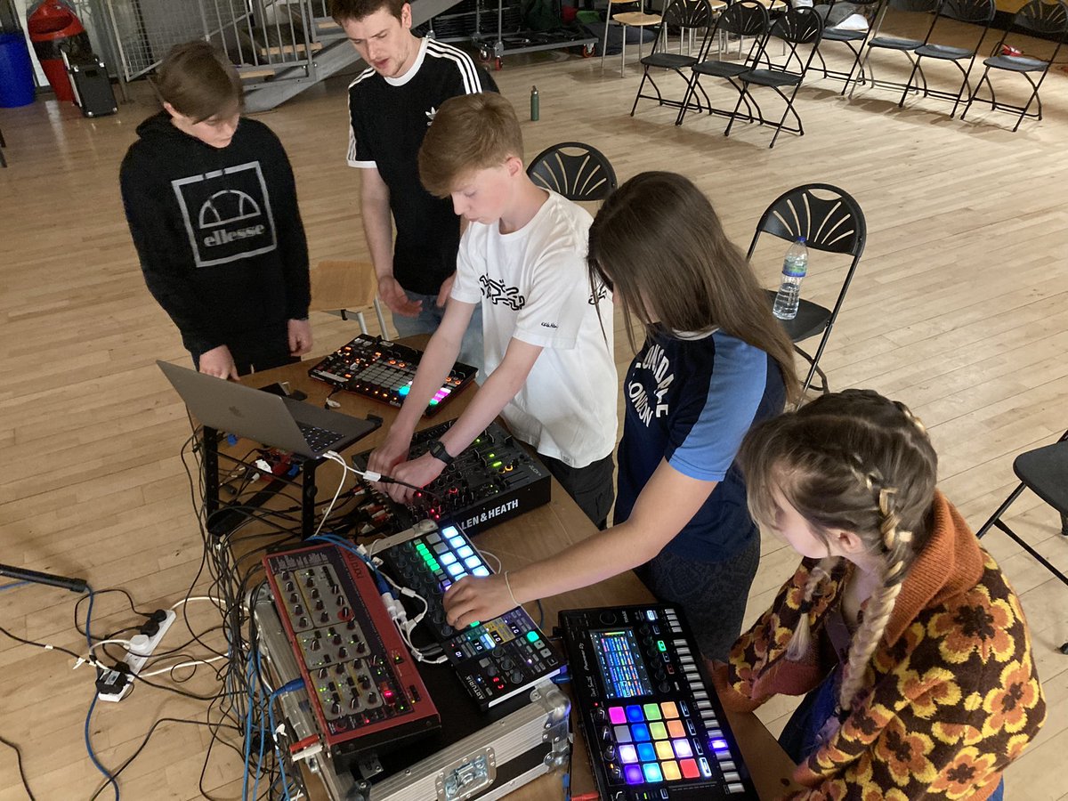 Urdd Ieuenctid a Chymuned tweet media