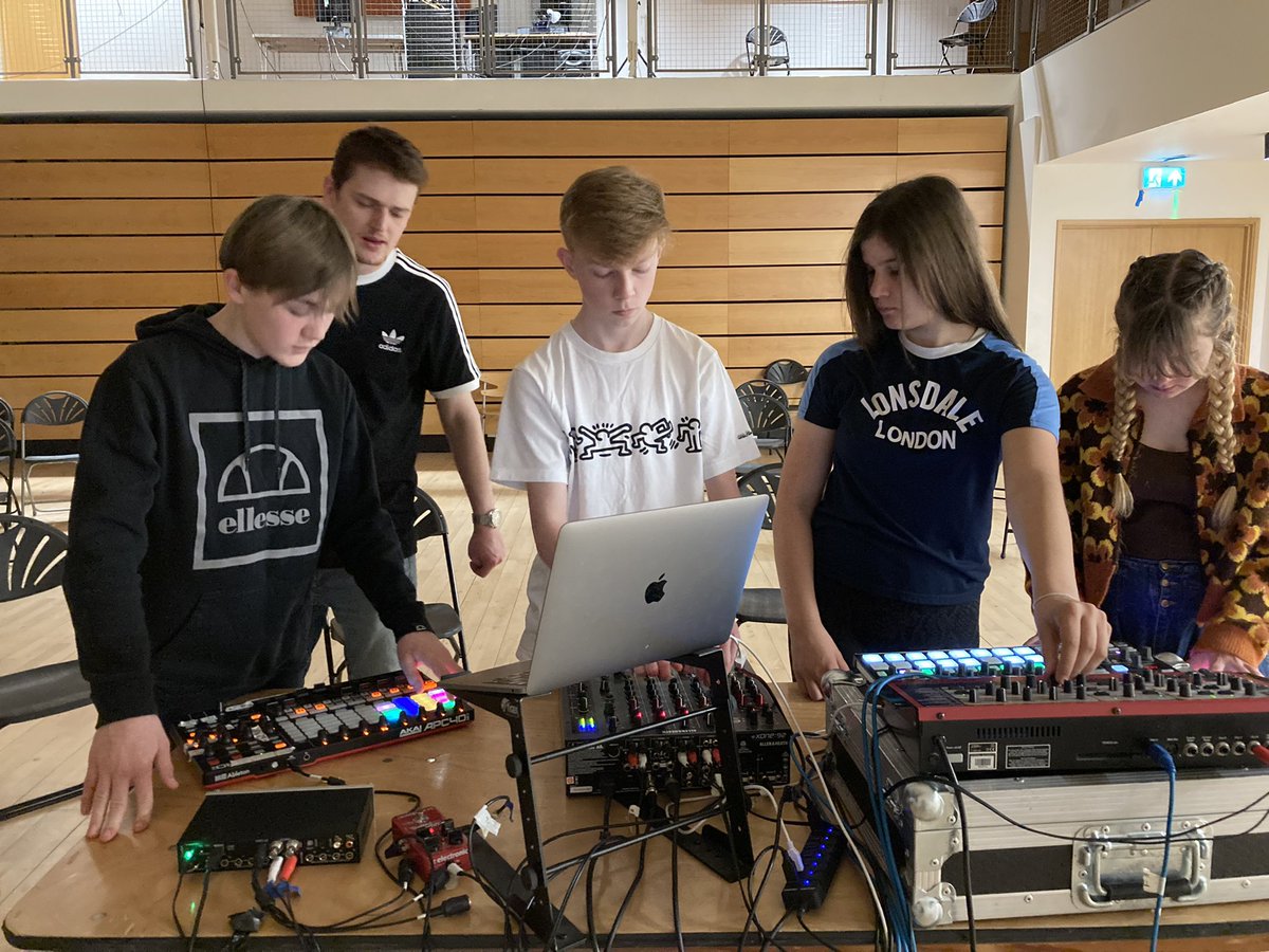 Urdd Ieuenctid a Chymuned tweet media