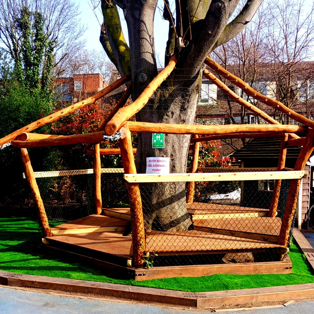 LDNPlayDesign's tweet photo. This is one of our completed #treehouse projects & we're excited to see how it looks when the plants grow and cover the roof🌿
As with all our treehouses🌳we use well-tested techniques to ensure that both trees & #children are entirely safe. #adventureplayground #londonplaydesign https://t.co/nkMOBvjkzm
