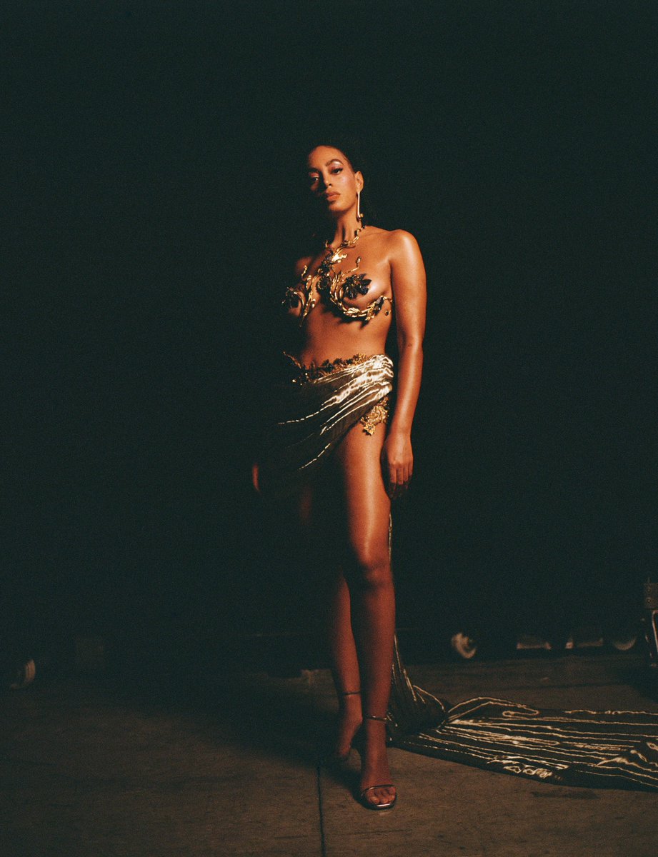 LuxuryChannel's tweet photo. Renowned for a belief in quality over quantity, @CognacLouisXIII has partnered with @solangeknowles, who stars as Mother Nature in a new film to illustrate the brand’s ongoing commitment to craftsmanship, quality, and human-made creations... https://t.co/jYOhubOwBy #BelieveInTime https://t.co/08SvZFIBUA