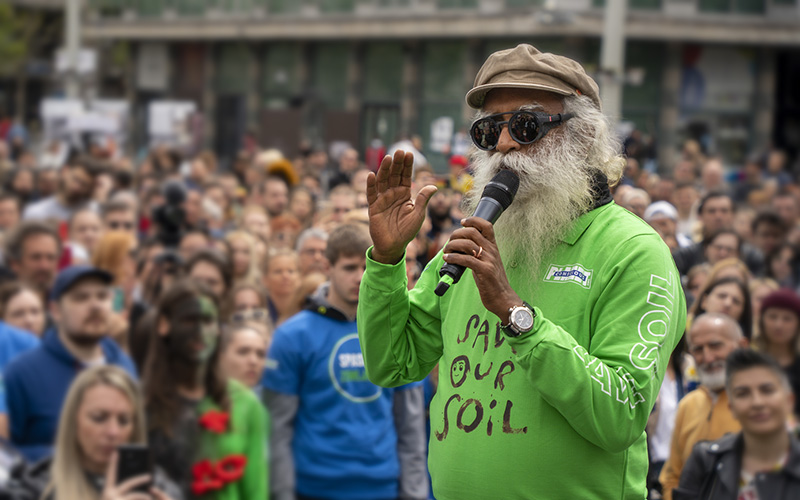 SadhguruJV's tweet image. When we destroy the Soil, we are destroying future life. As a generation, we have the responsibility to turn this around. #SadhguruQuotes #EarthDay #SaveSoil