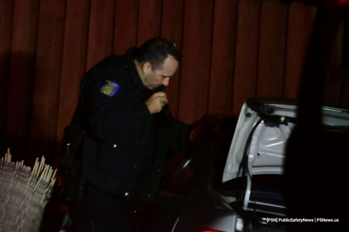 PSNews_Sac's tweet photo. #EARLIER #Pursuit #PolicePerimeter #Arrest
Officers had a perimeter in the area of Lemon Hill and Laurine Way after a pursuit from Freeport and Fruitridge area. Suspect crashed the vehicle and hopped fences. He later surrendered after being located on top of a shed in a backyard. https://t.co/gw1sZbe2KS