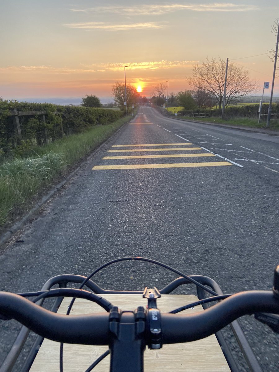 BikeDoctorDave's tweet photo. Morning commute #bestwaytotravel ⁦@bike4healthorg⁩ #morepeopleonbikes #cargolife ⁦@Bergamont⁩ https://t.co/5TcwFf2hfi