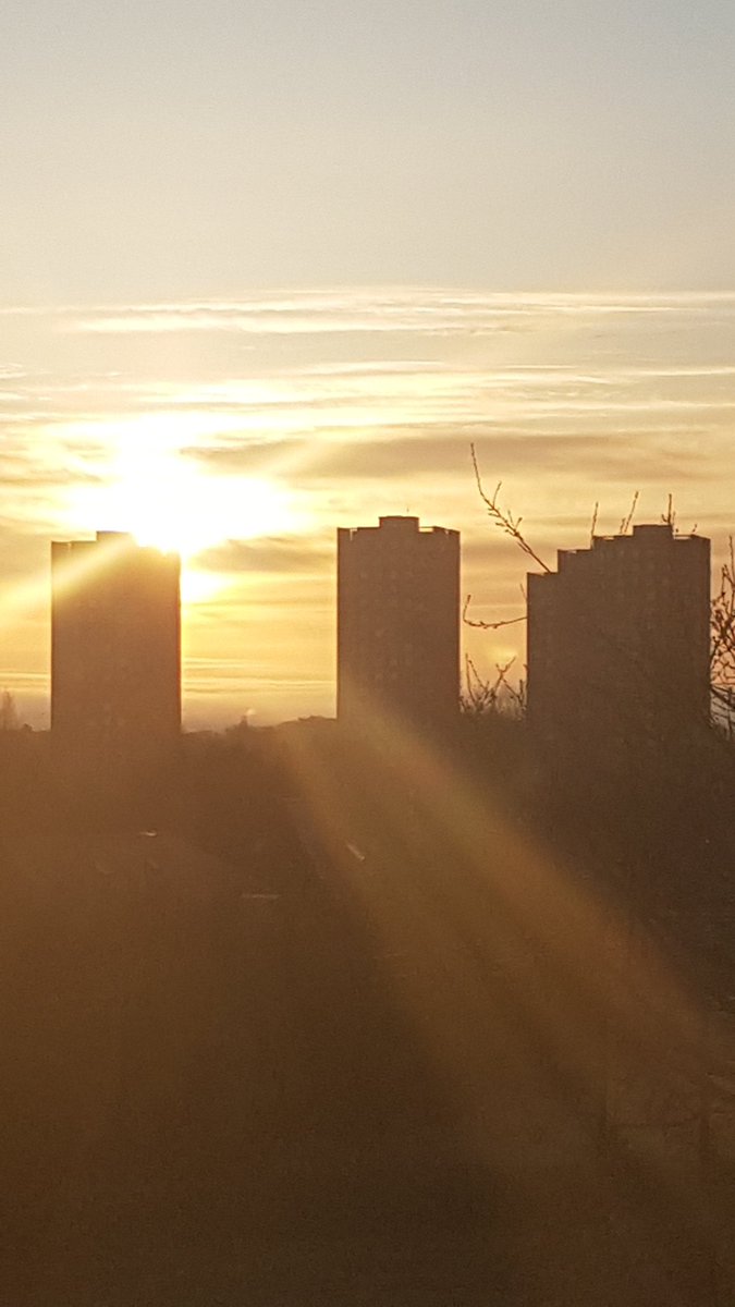 ShmufmBreakfast's tweet photo. Its a beautiful Wednesday morning here in Aberdeen snd thats not all because Dave is here to serve up a breakfast of music, news and chat from 7am to 9am on shmu 99.8fm or online https://t.co/sIYxpwDiBX   Good Morning! https://t.co/iuzAFpKjV3