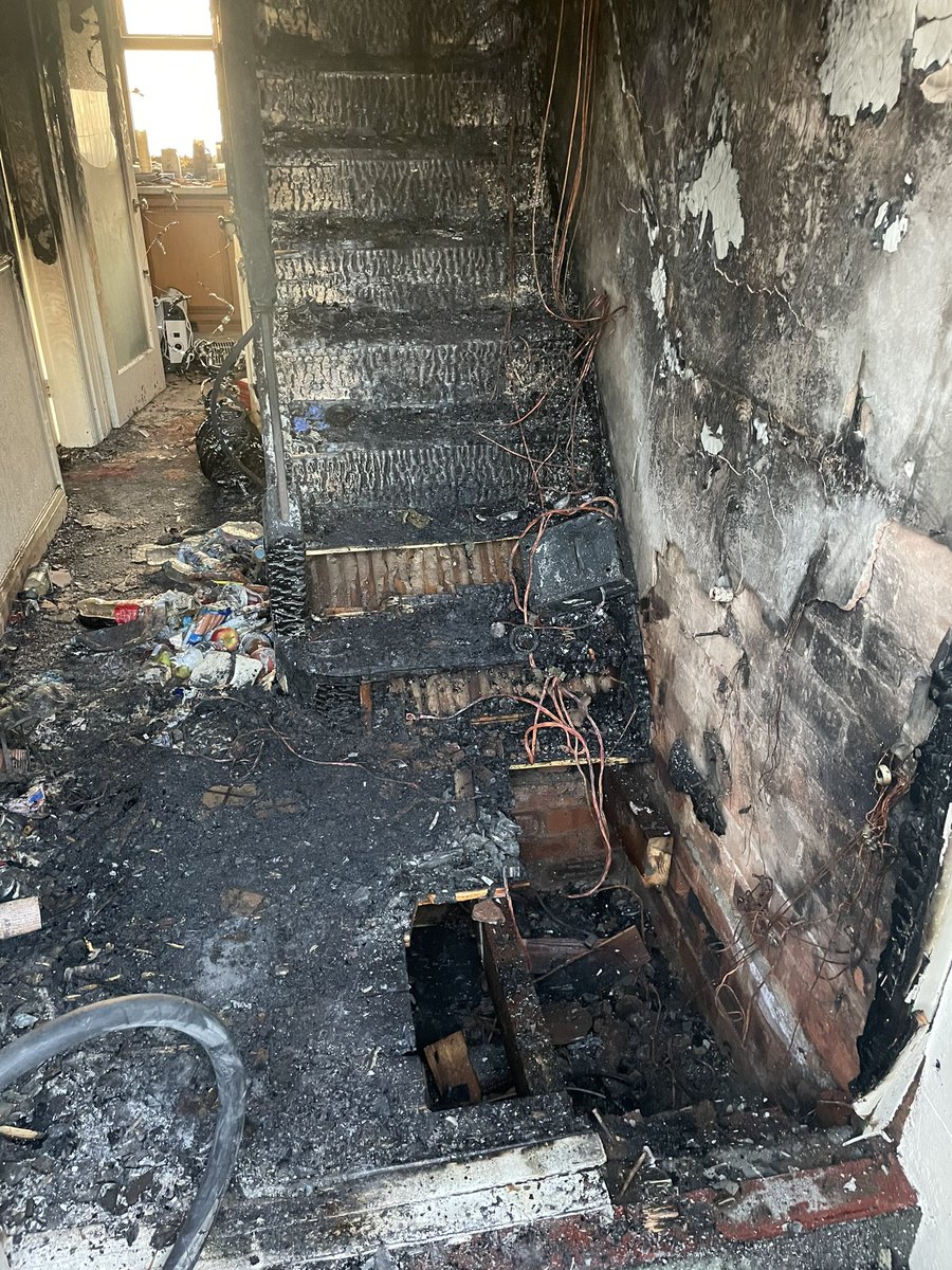 #greenwatch mobilised by <a href="/SWMFireControl/">Staffordshire and West Midlands Fire Control</a> to a house fire crews worked quickly and assertively to stop the fire spreading - cause of the fire is still under investigation no persons injured 🚒🚒