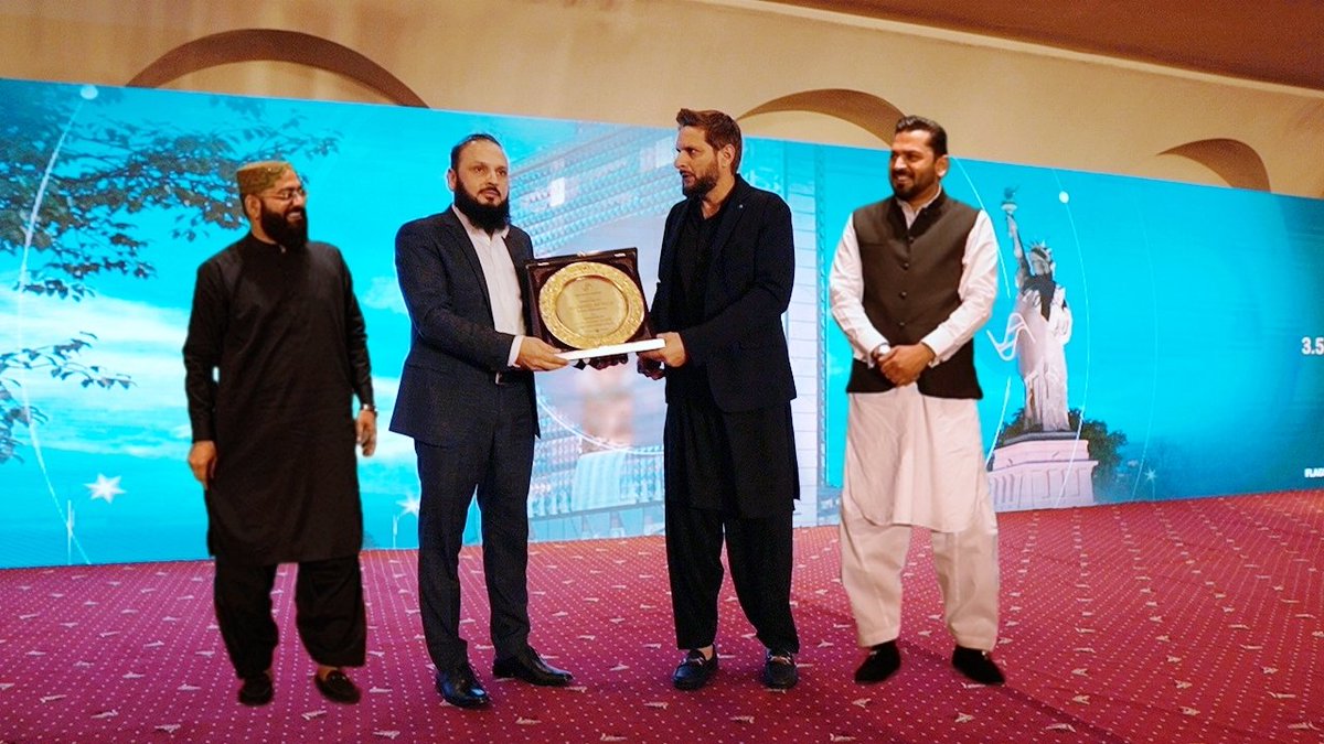TazeenGroup's tweet photo. Brand Ambassador Shahid Khan Afridi joined all the valueable stakeholders of The South Avenue at the venue to relish the meet and greet moments of TSA Iftaar &amp; Dinner.

 #shahidafridi #tazeengrouppk #thesouthavenue
@SAfridiOfficial @SAFoundationN @TEAM_AFRIDI https://t.co/4hBnDbfMjd