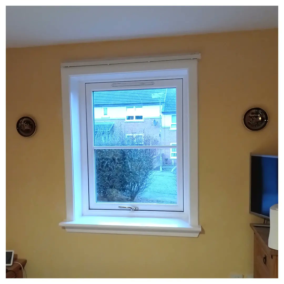 GeerafDecorator's tweet image. ❓Why does my gloss paint yellow❓

🤷That&apos;s one of most common questions asked by our customers🤷

🧐There are few reasons like: lack of light, too much heat, moisture..but the most important is oxidation🧐

🤓Over time all oil based gloss paint become oxidised and turn yellow🤓