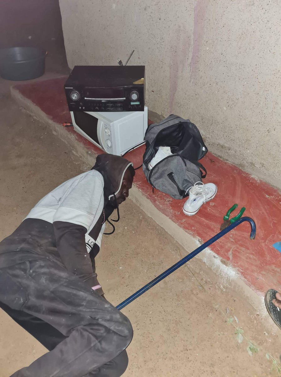 Thieves caught sleeping after stealing at a  house in Hamanskraal, Pretoria on Thursday. #BagoloNews