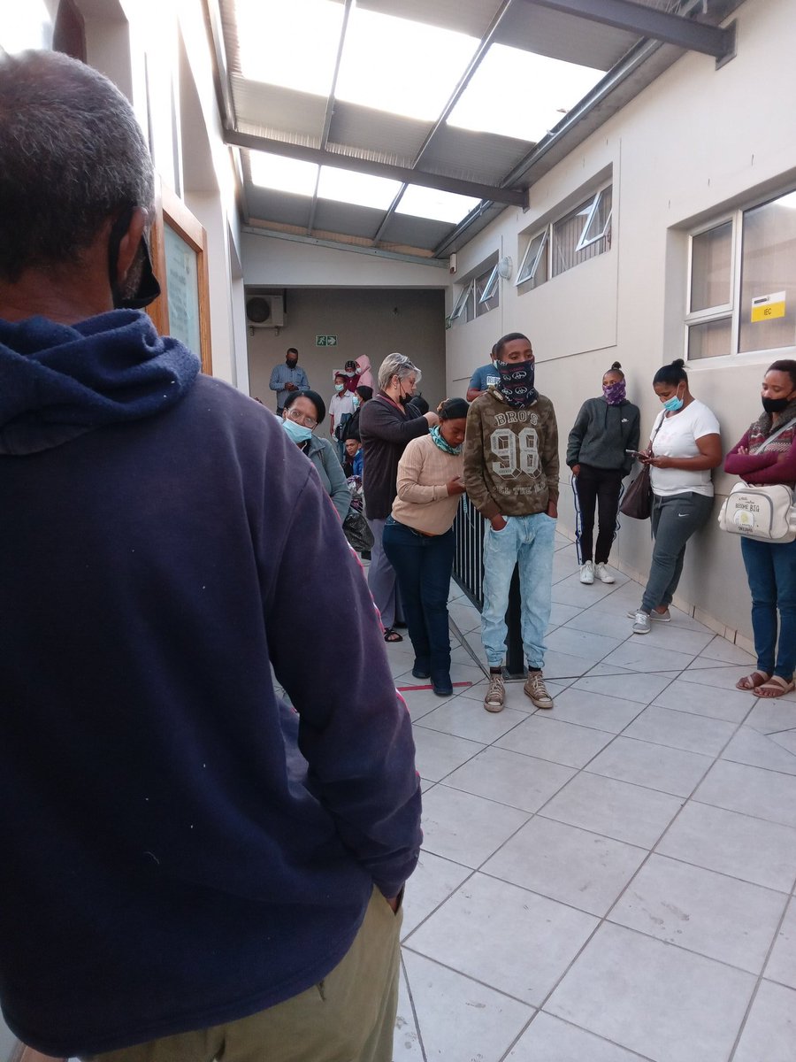 African_grey's tweet image. Doing what thousands of South Africans have to endure -- queue @HomeAffairsSA in Robertson. The system is off-line too, so the queue hasn't moved for the first half an hour. #waitingathomeaffairs #systemoffline