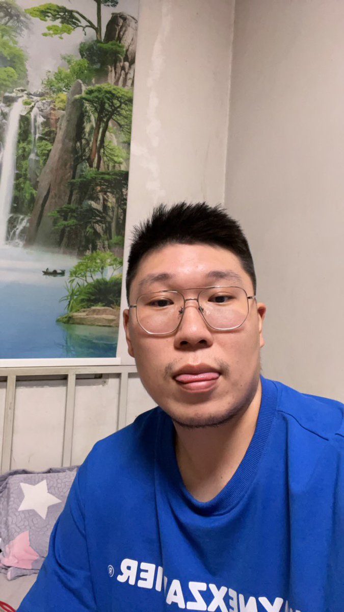 tingjun1219's tweet photo. 剪了头发 有喜欢的吗 https://t.co/626QXmqYca