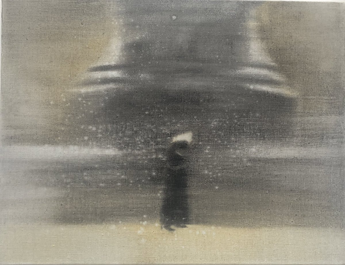 LiaCamel92's tweet photo. La peinture fantomatique de l’artiste letton #JãnisAvotins évoque un réel imperceptible et une mémoire parfois trahie,  notamment par l’image d’archive de presse soviétique. Vu @beauxartsparis #WePaint @FondsBredinPrat @GarconsOfficiel @SamuelMartin75 @doctroptard @arnaud_lancon https://t.co/hpoJlsCHpM