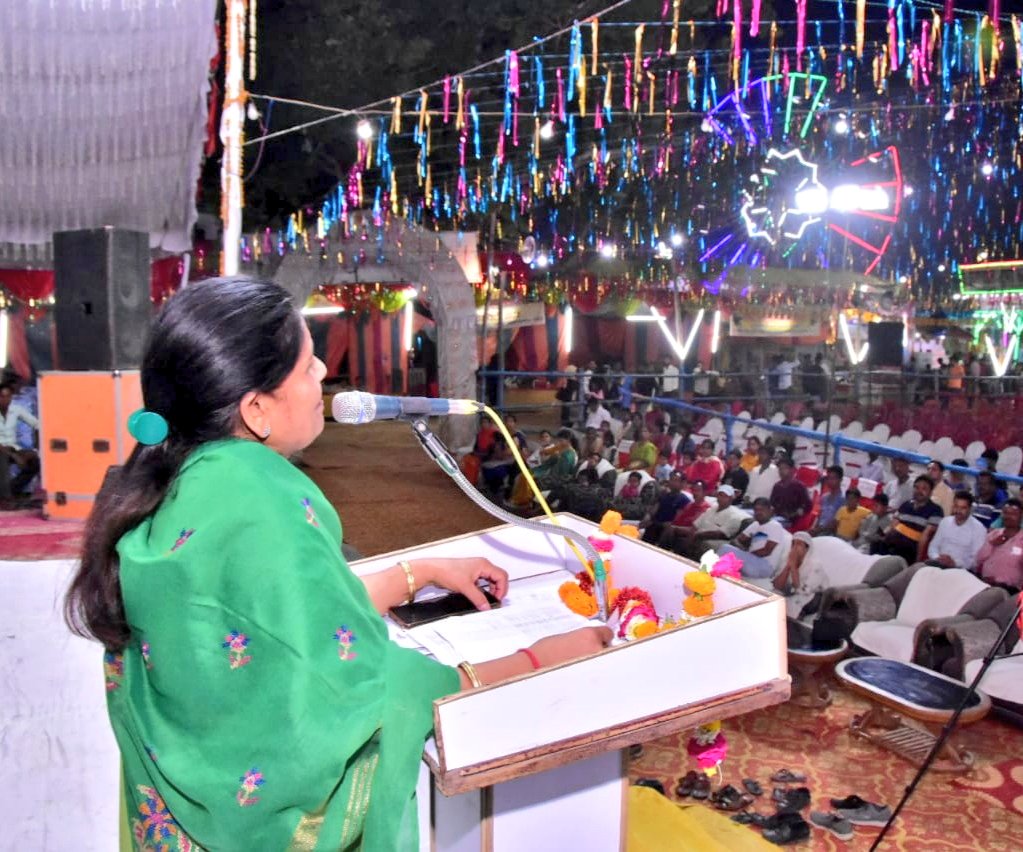 MeenakshiAg0009's tweet photo. छोटी-काशी (@nppgola) में ऐतिहासिक मेला चैती  के १२ वे दिवस पर
सांस्कृतिक मंच से नन्हे-मुन्ने बच्चों द्वारा "नृत्य प्रतियोगिता" का कार्यक्रम संपन्न हुआ...

@aksharmaBharat @NagarVikasUP https://t.co/IcXigi6Eqk