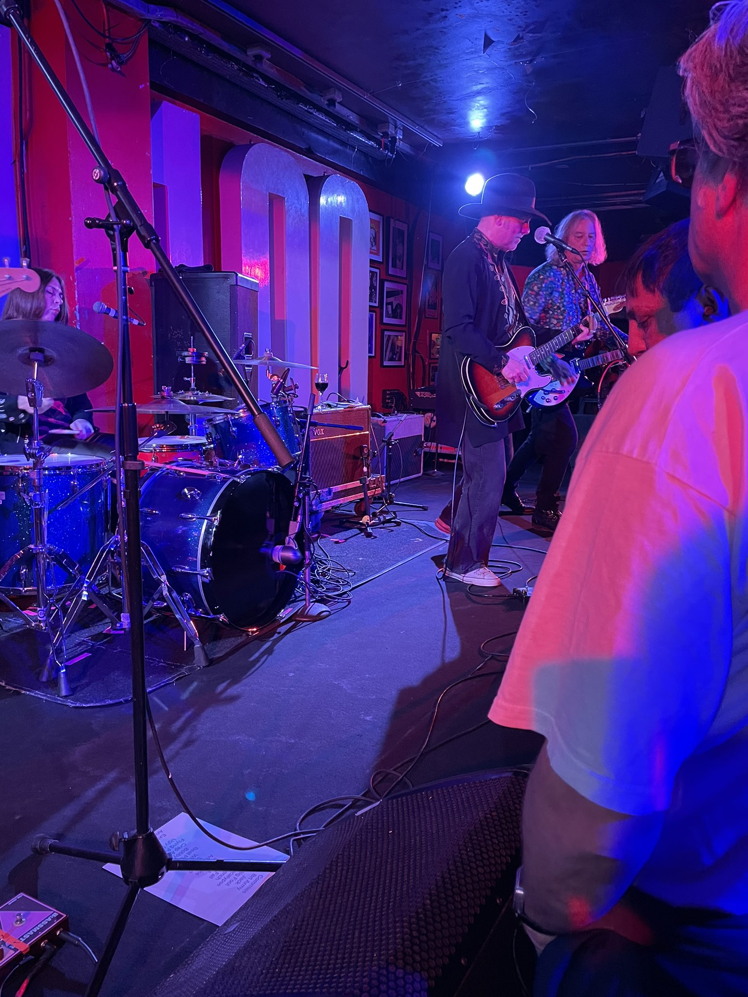 Jonathan Savage on Twitter "Pertinent last night I saw the guitarist from R.E.M., who signed