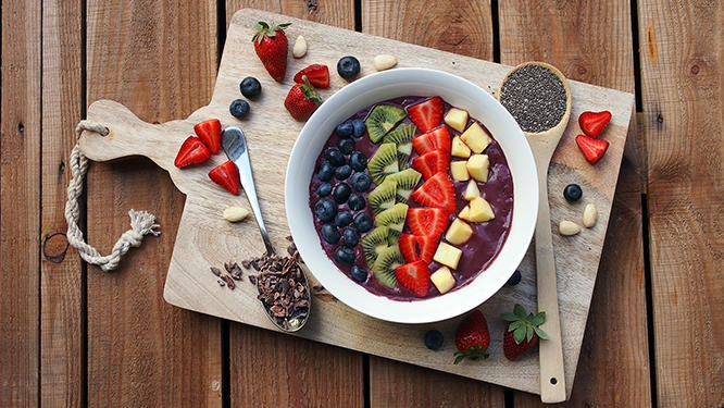 💜 Who loves Açai Bowls? Whether you are making them at home or in a busy cafe, you will need a blender that can stand up to the job. For cafes, we recommend the Vitamix Vita-Prep 3, with a powerful 3 HP motor, it's capable of blending up the perfect mixture in just 30 seconds.