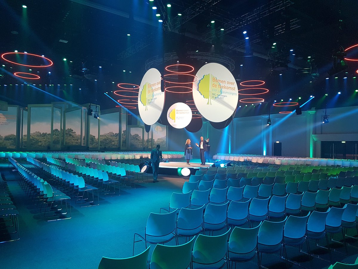 Indrukwekkend plenair podium. We zijn er klaar voor: FFP CONGRES 2022.
Let's go!