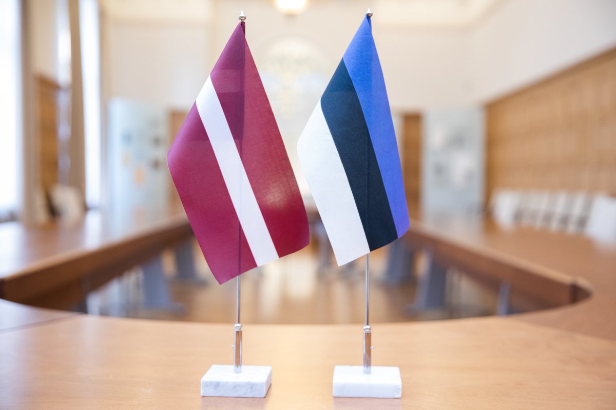🙋‍♀️ Vēl 8️⃣ dienas iespējams pieteikties Latvijas un Igaunijas 🇱🇻🇪🇪 Valodu balvas konkursā! 
📬 Pieteikumus gaidīsim līdz 2️⃣8️⃣. aprīlim.
Plašāka informācija 👉mfa.gov.lv/lv/jaunums/izs…