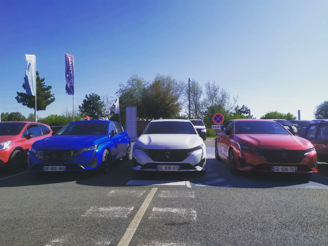 205gticdf's tweet photo. 1️⃣7️⃣[Sortie Régionale Charente-Maritime - 16 au 18 avril 2022] 
Nous remercions Mr Rian Nicolas directeur de la concession Peugeot Clara à Saint Georges de Didonne et à toute son équipe pour leur très bon accueil.🙏👏
Merci également à Mr @BeaugePhilippe
pour son aide. 😊 https://t.co/Vr9JsNxiQM